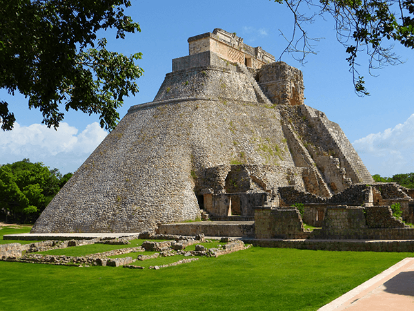 Fotomurales: Pirámide maya del adivino, Uxmal