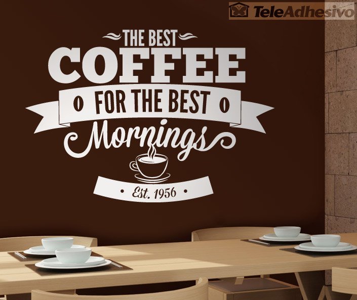 Los vinilos adhesivos son luna de las últimas tendencias en decoración de cocinas, como este sobre el café.
