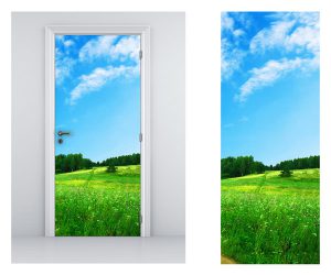 Vinilo para puertas con imagen relajante y campestre