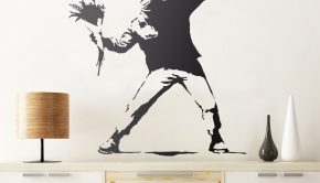 vinilos-decorativos-protesta-lanzando-flores-de-banksy