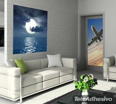 Vinilo con la imagen de una luna sobre el mar, ideal para decorar un estudio