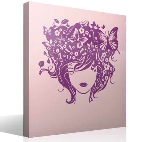 Pon mariposas en tu decoración, por ejemplo con este vinilo con la imagen de un hada que lleva mariposas en el pelo.