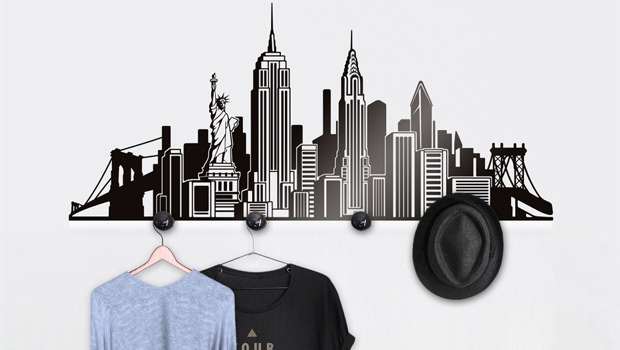 IDEAS: Haz propias perchas originales con vinilo y colgadores