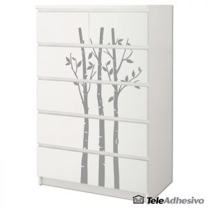 Cómoda Malm de Ikea en blanco, con vinilo decorativo de bambú
