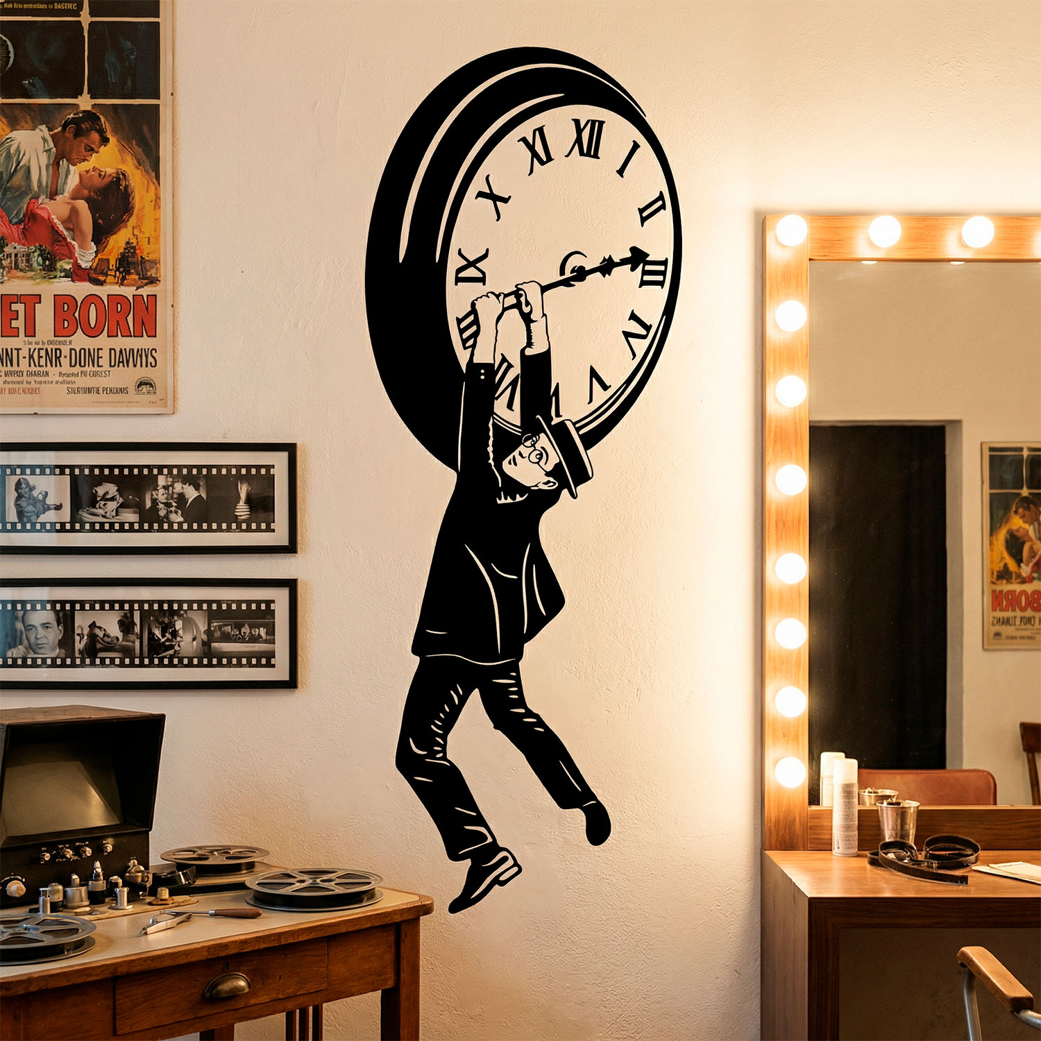 Vinilos Decorativos: Harold Lloyd colgando del reloj