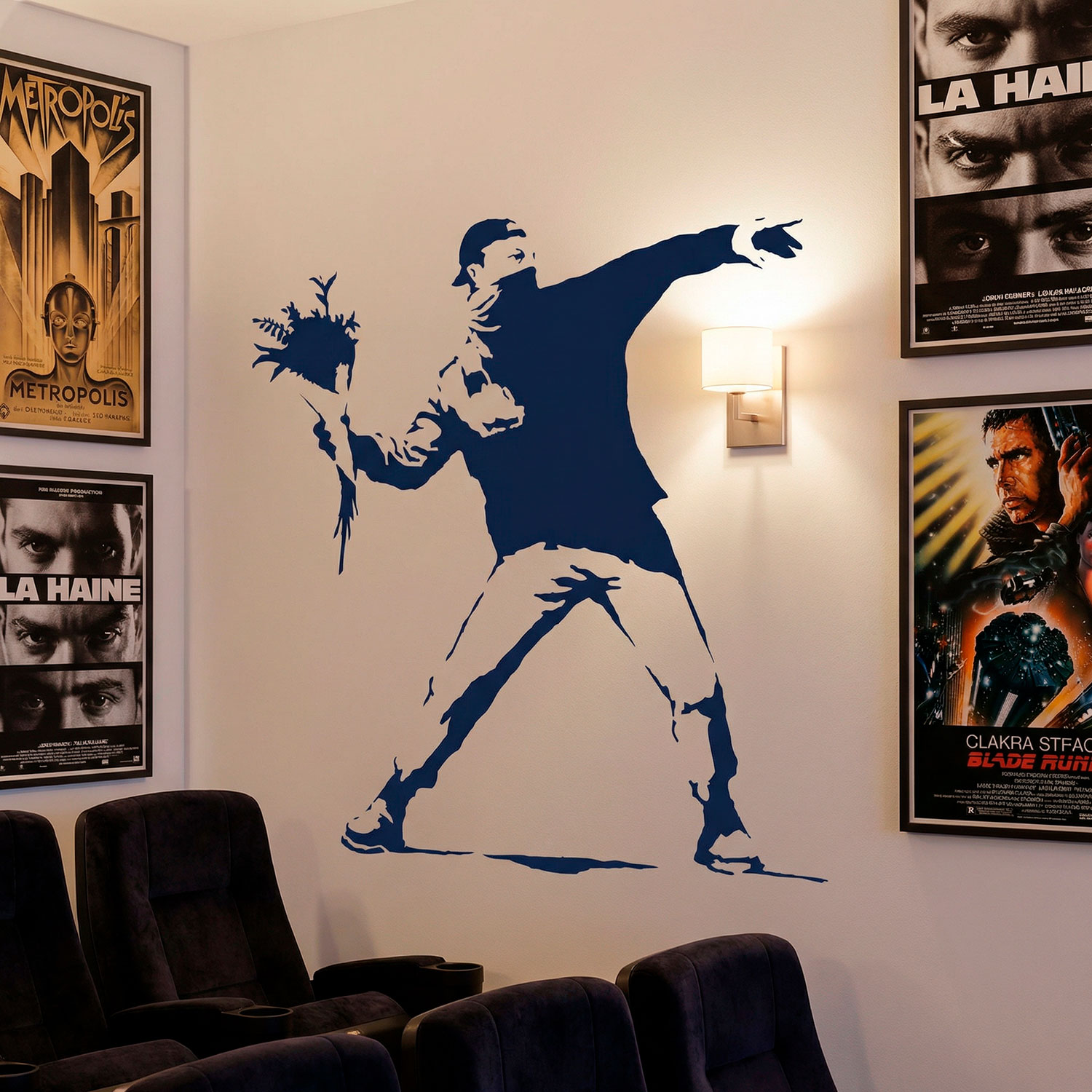 Vinilos Decorativos: Protesta lanzando flores de Banksy