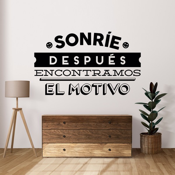 Vinilos Decorativos: Sonríe, después encontramos el motivo