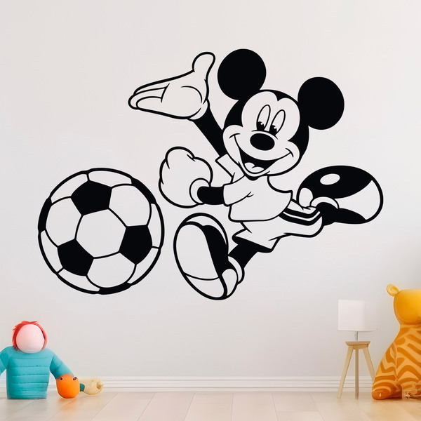 Vinilos Infantiles: Mickey Mouse chutando