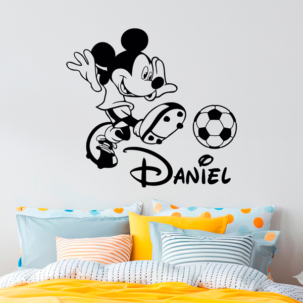 Vinilos Infantiles: Mickey Mouse jugando al fútbol