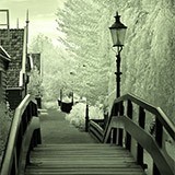 Fotomurales: Paisaje nevado con un puente de madera