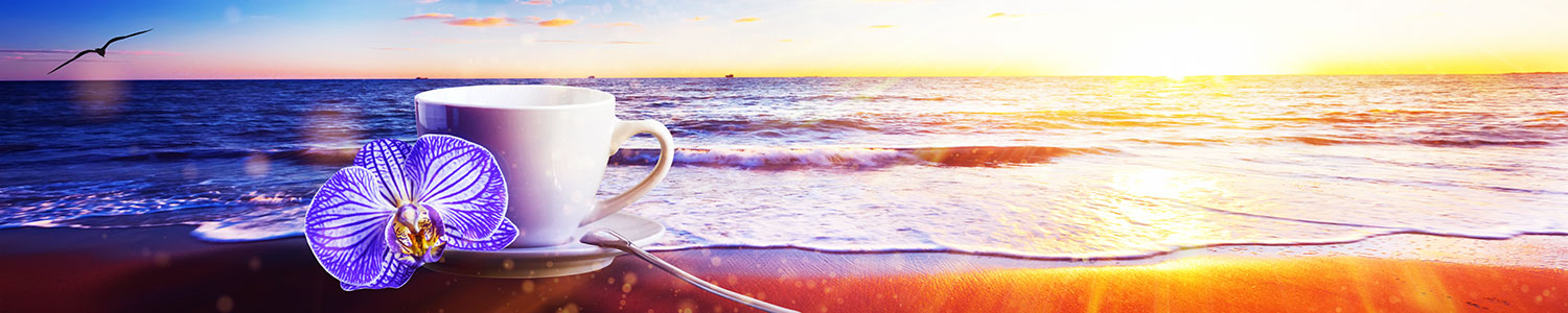 Fotomurales: Taza de caf&eacute; en la playa