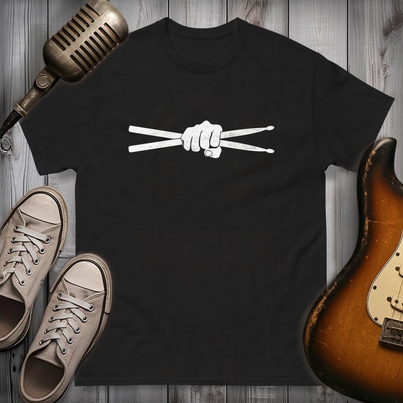 Camisetas: Puño Sujetando Baquetas de Batería
