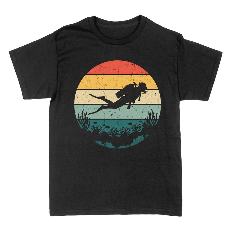 Camisetas: Buceador retro y arrecife de coral al atardecer