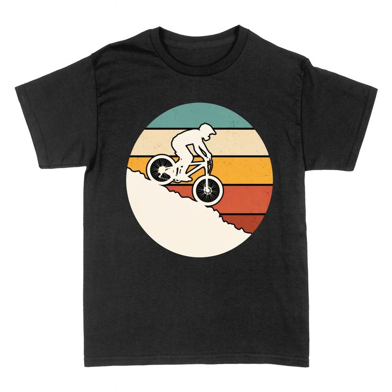 Camisetas: Ciclista de monta&ntilde;a BTT atardecer retro