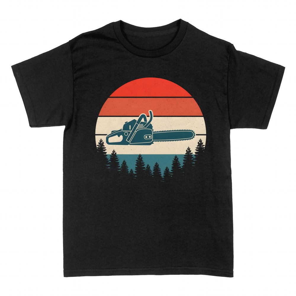 Camisetas: Motosierra retro entre pinos al atardecer