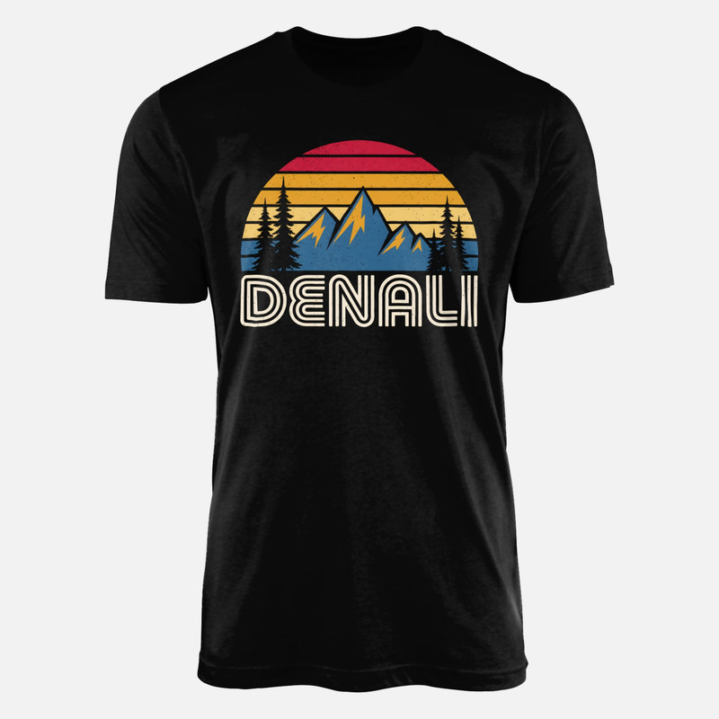 Camisetas: Monta&ntilde;a Denali con atardecer retro