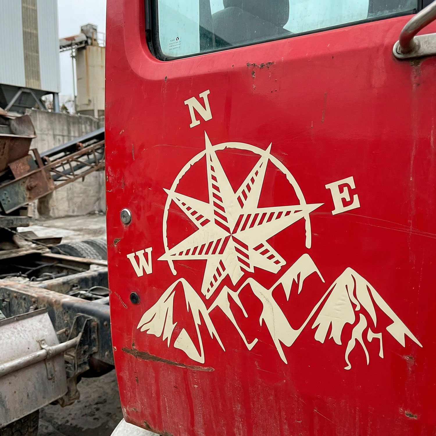 Vinilos autocaravanas: Rosa de los vientos en la monta&ntilde;a