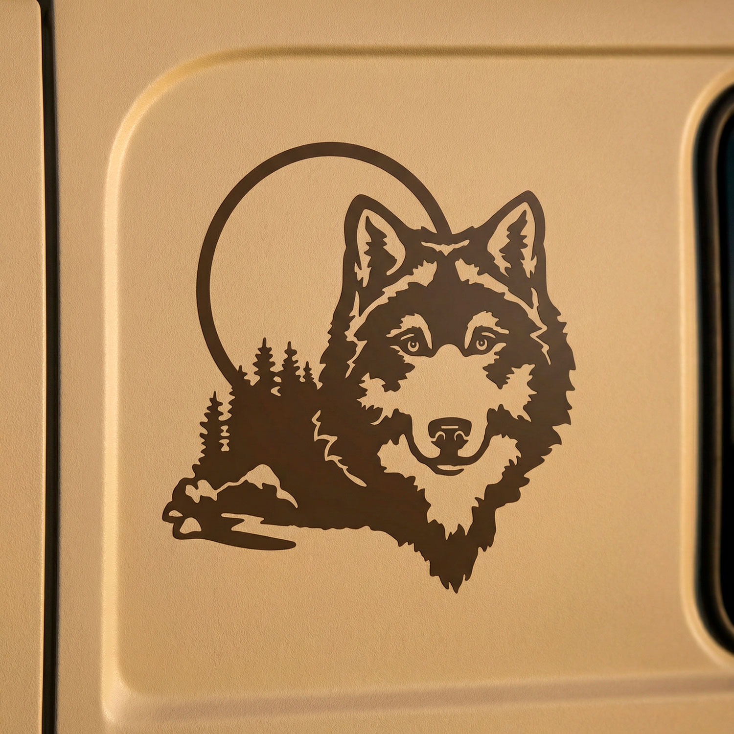 Vinilos autocaravanas: Lobo en el bosque