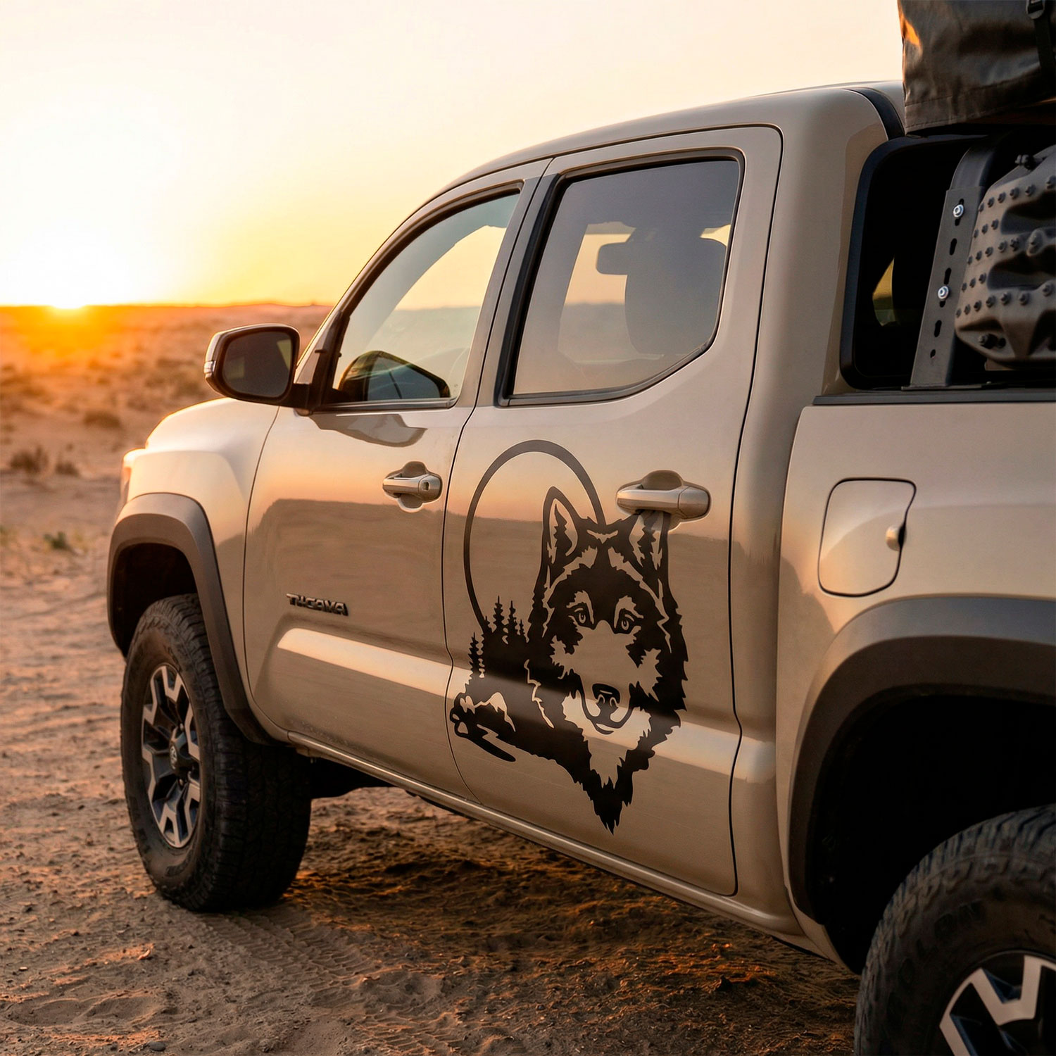 Vinilos autocaravanas: Lobo en el bosque