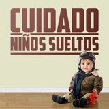 Vinilo Cuidado niños sueltos